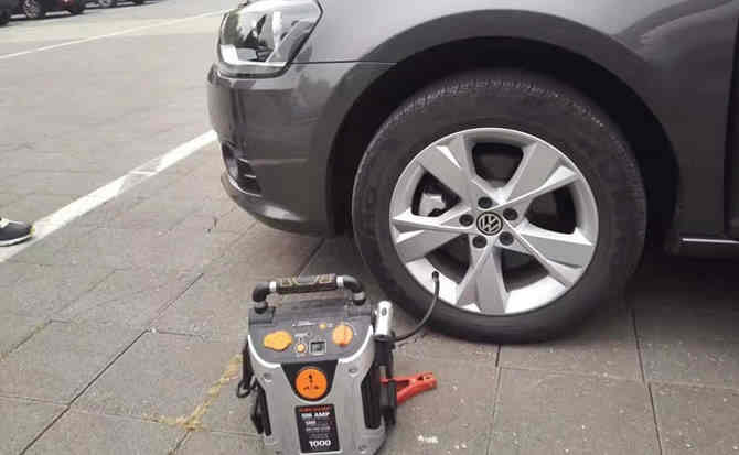 仁布汽车搭电案例