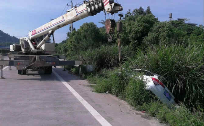 仁布重载吊车救援